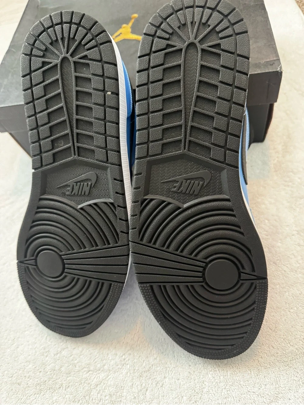 Jordan Men's Low-Top Sneakers in Black and Light Blue